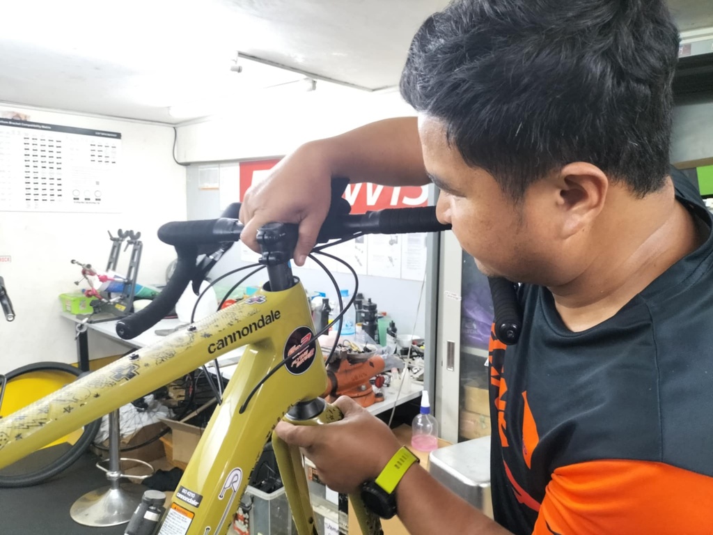 Bike Service - FB2 Service Package 2: Full Service, hardtail mountain bikes and external cable routing road bikes 