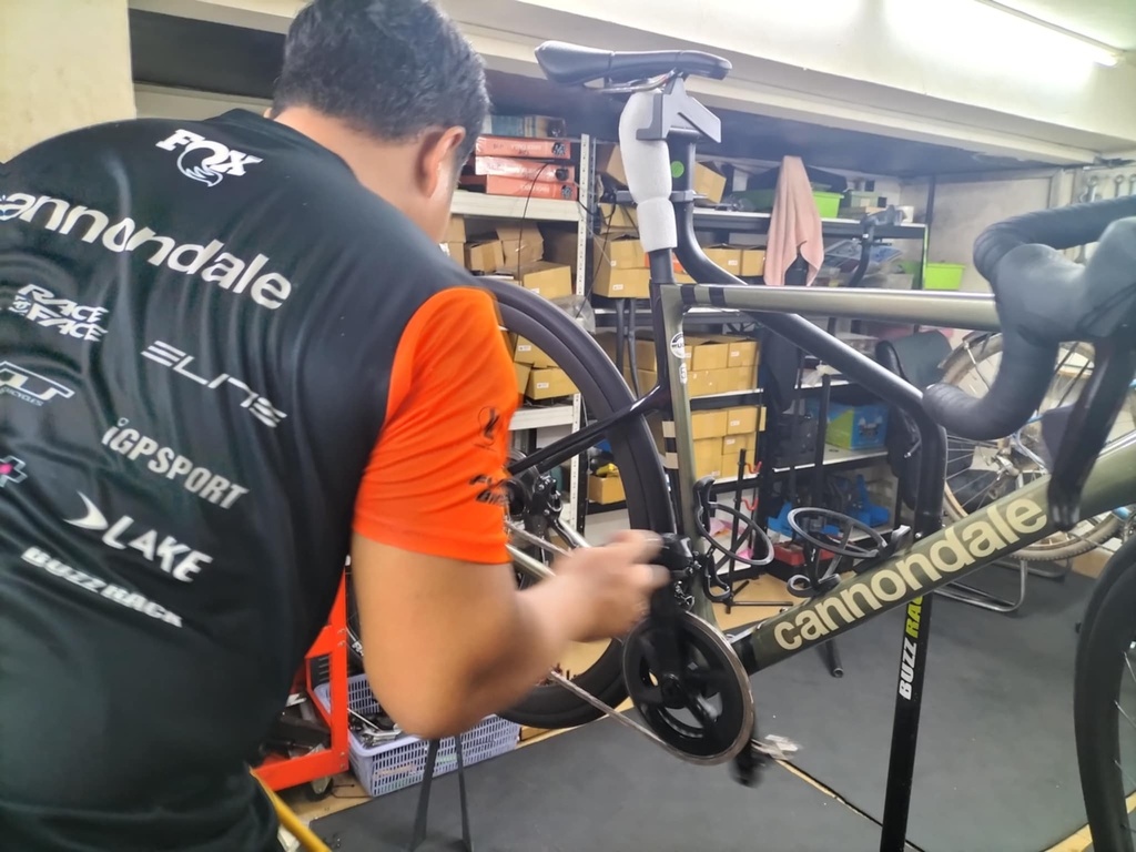 Bike Service - Service Package 3: Full Service, full suspension mountain bikes and internal cable routing road bikes 